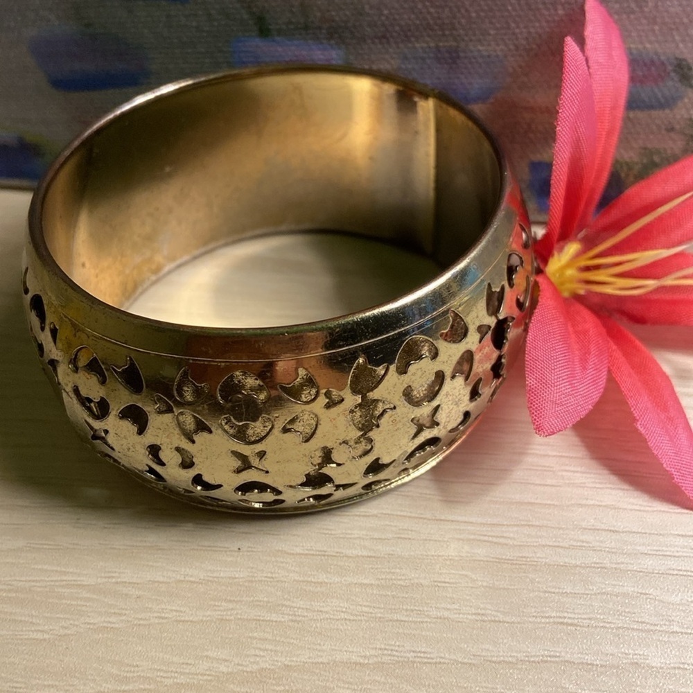 Vintage Bangle Bracelet - Picture 3 of 4